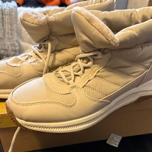 Eddie Bauer Cream Winter Boots